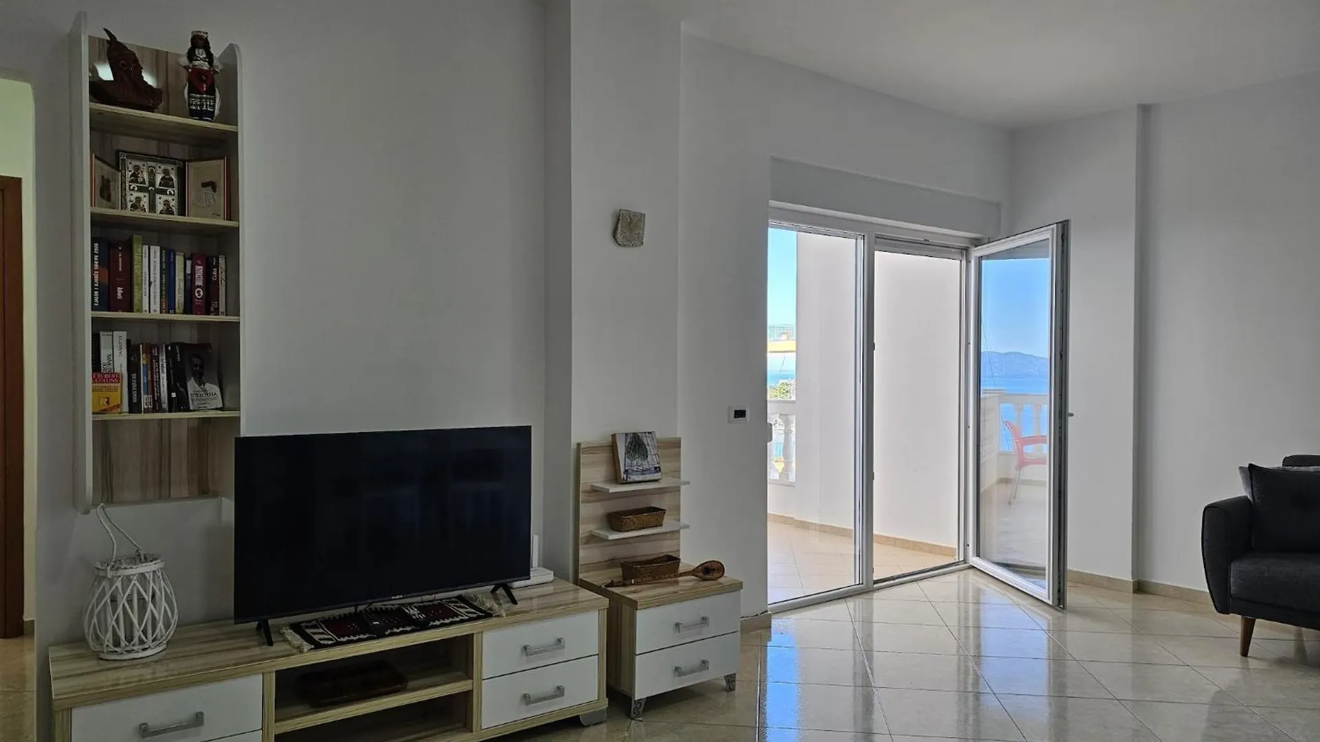 Bright & Airy Apartment With Stunning Views Saranda