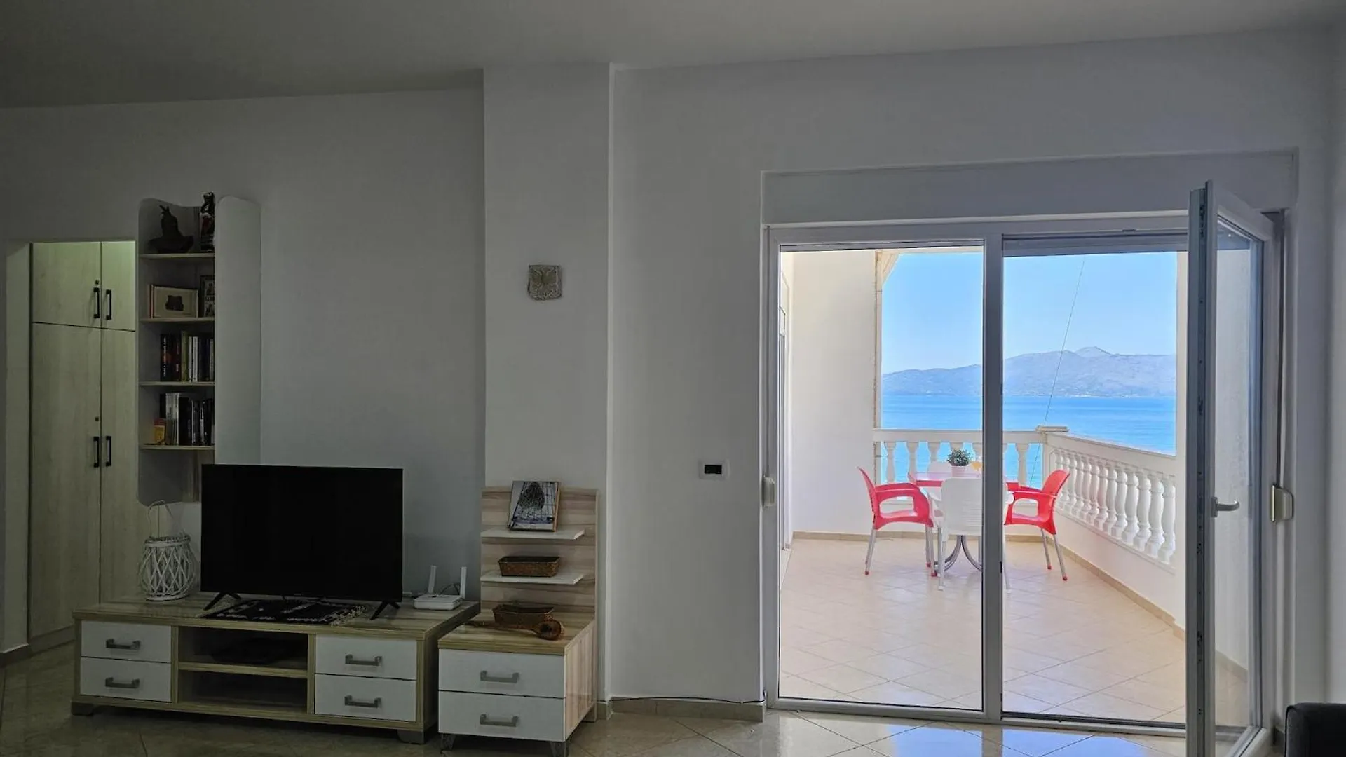 Bright & Airy Apartment With Stunning Views Saranda
