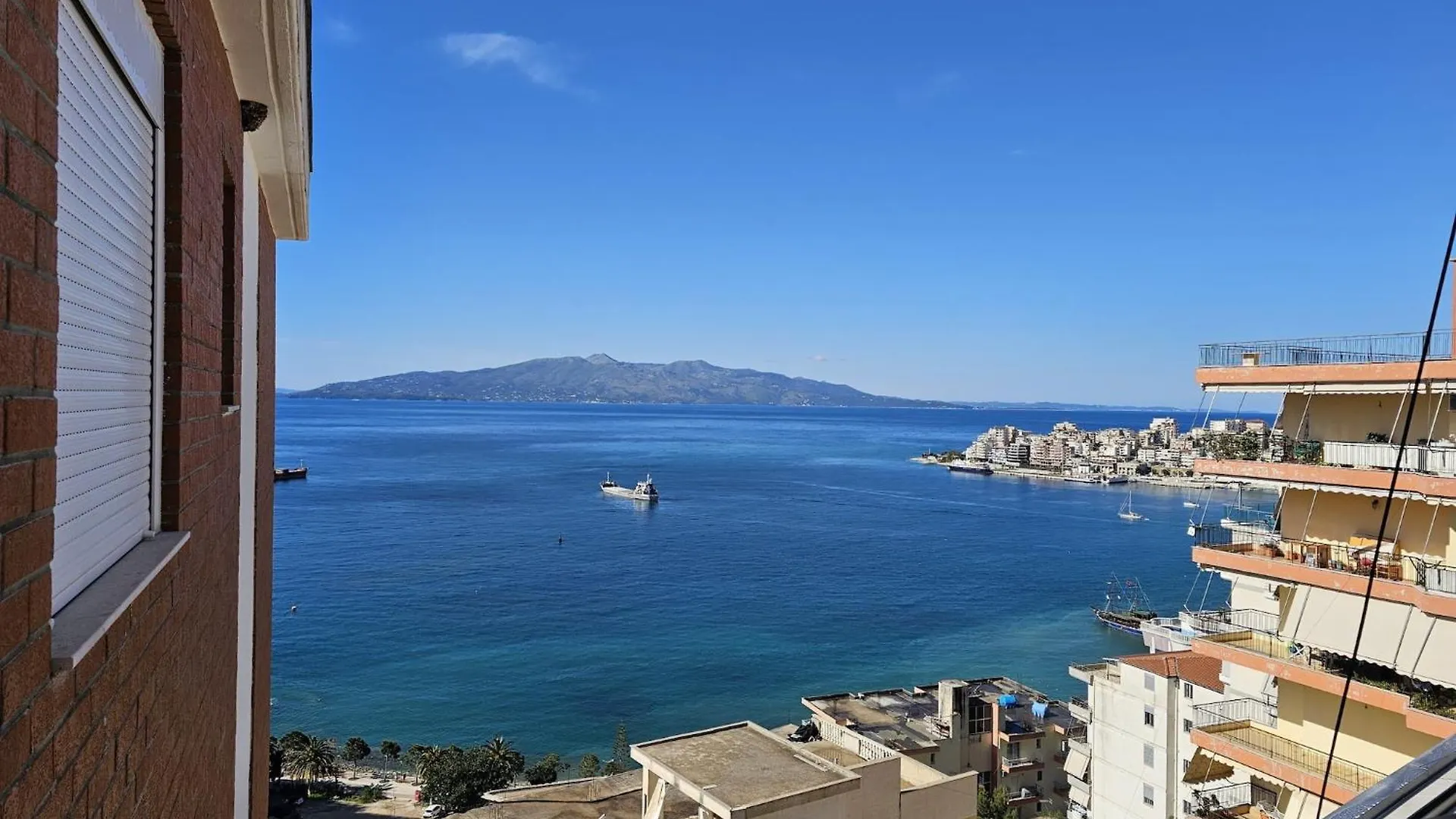 Bright & Airy Apartment With Stunning Views Saranda Albanie