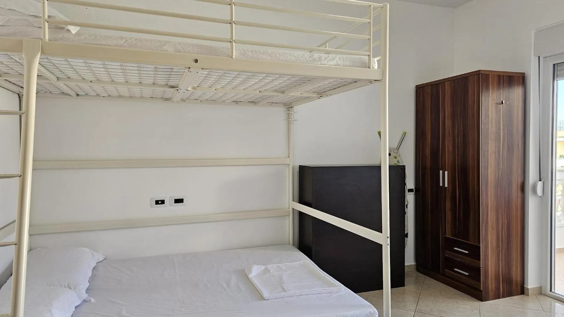 Bright & Airy Apartment With Stunning Views Saranda 0*,