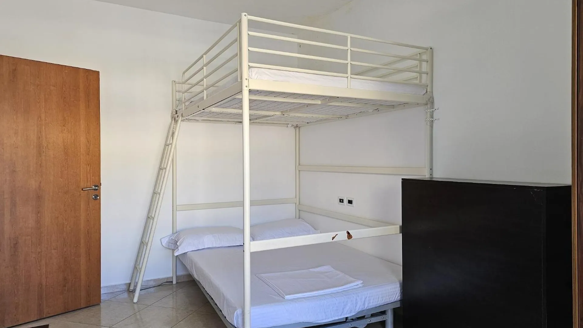 Bright & Airy Apartment With Stunning Views Saranda Albanie