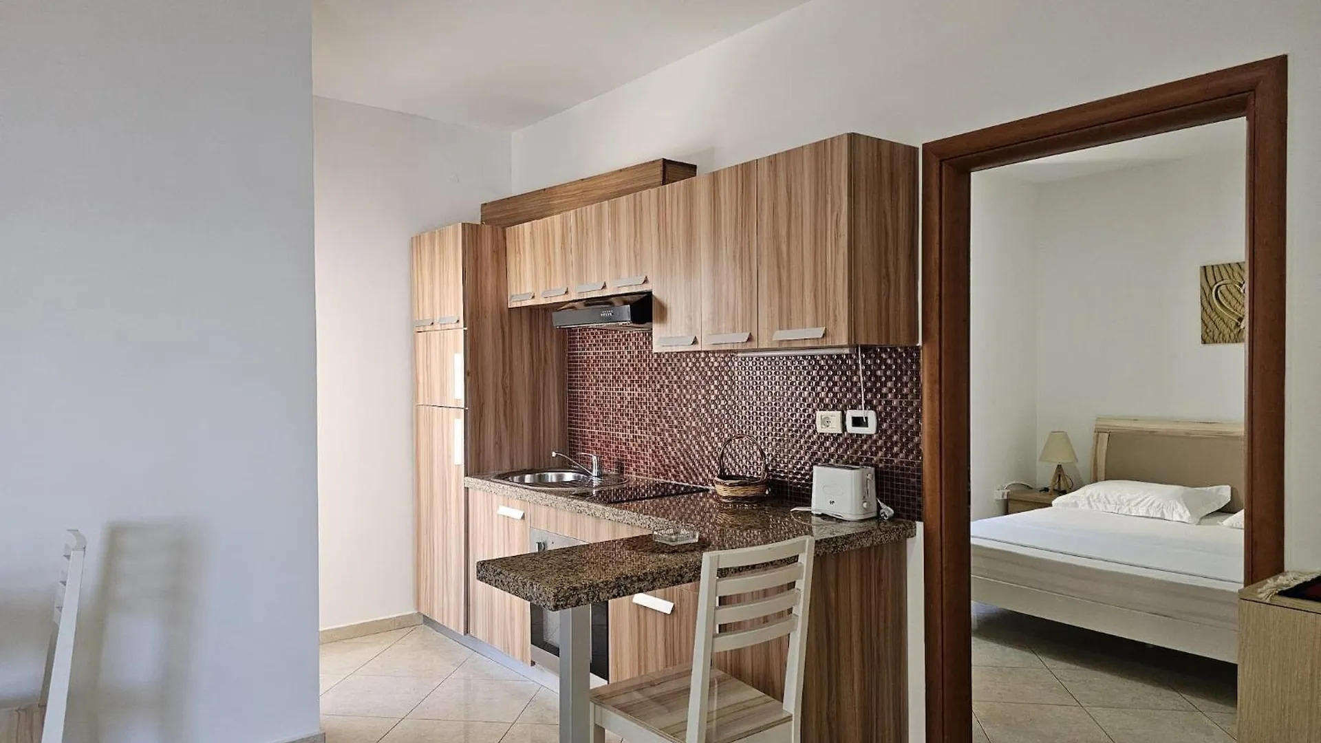 Bright & Airy Apartment With Stunning Views Saranda Albanie